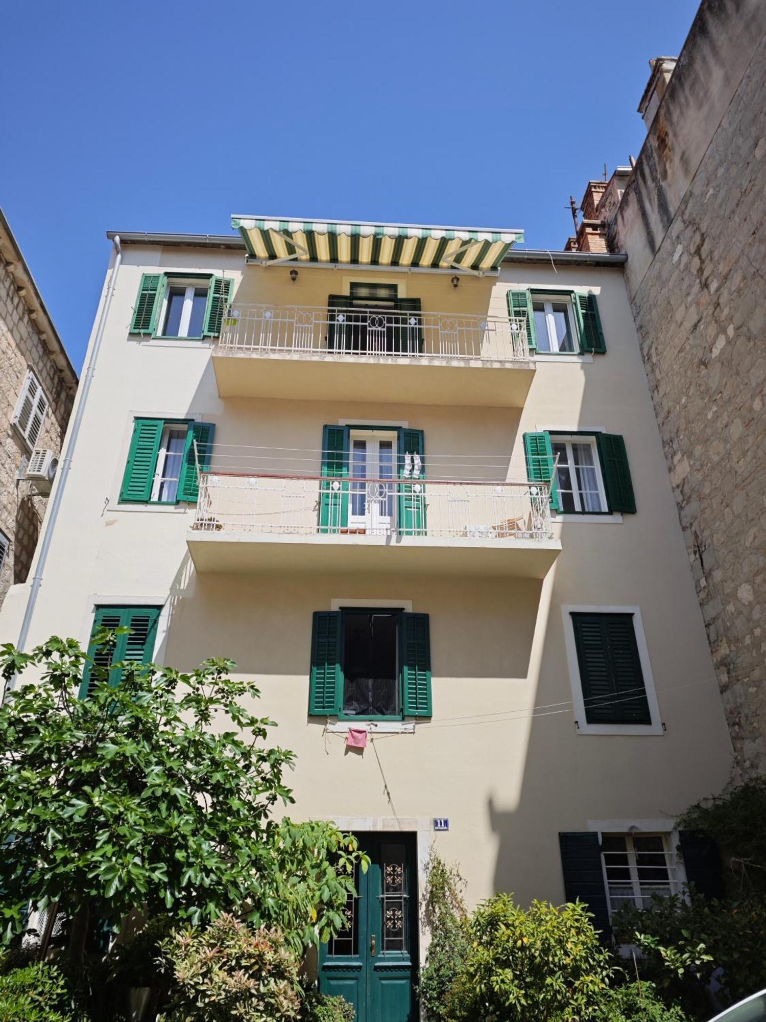 Apartman Old Town With Private Indoor Garage Parking