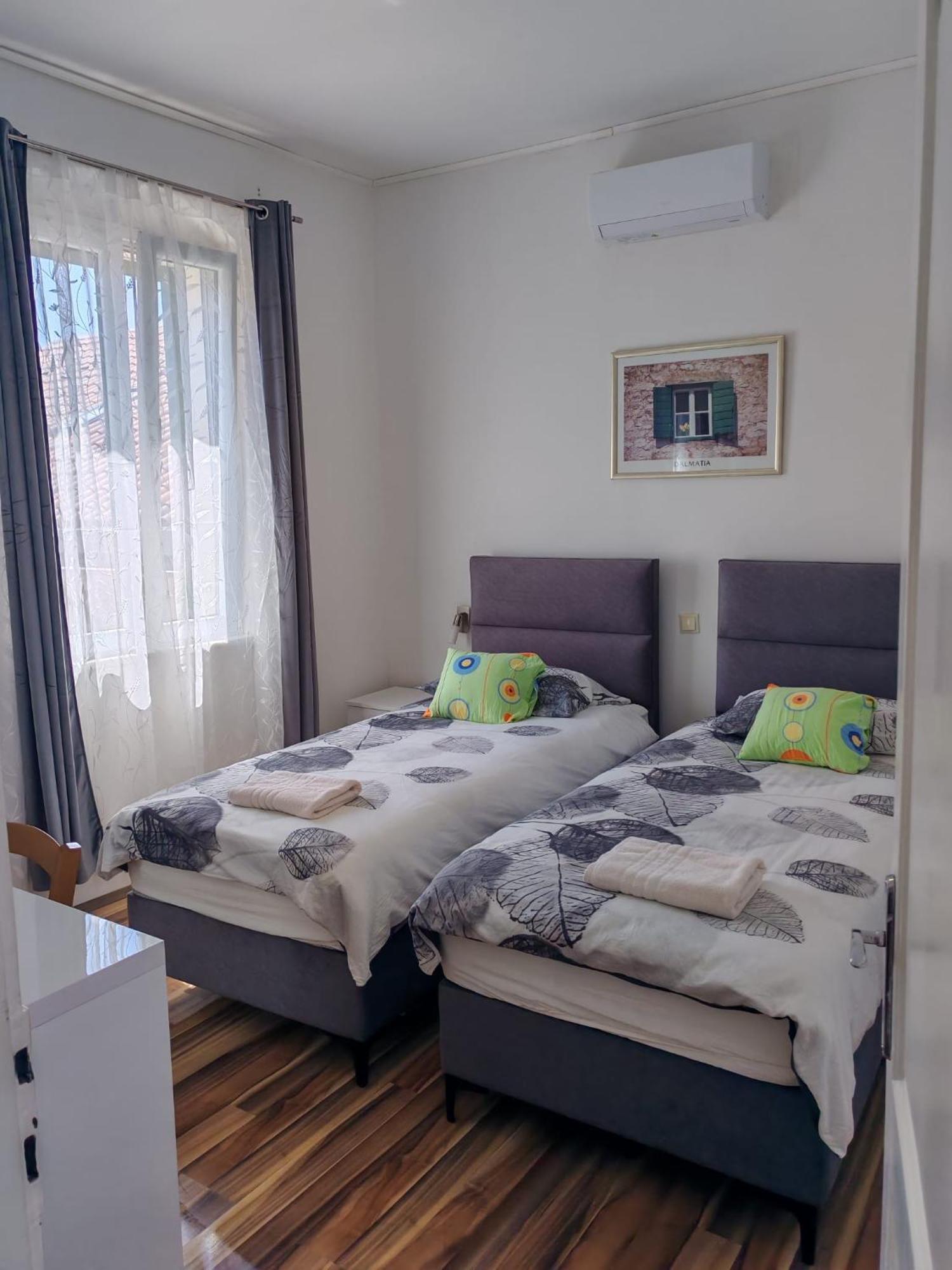 Old Town With Private Indoor Garage Parking Apartman *