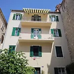 Apartment Central Old Town With Private Indoor Garage Parking