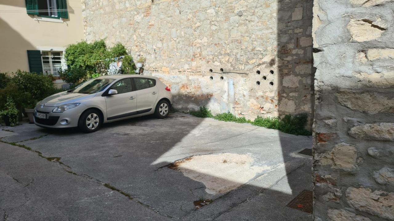 Old Town With Private Indoor Garage Parking Apartment *